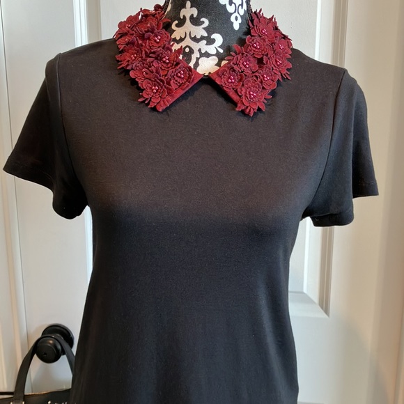 💙Beautiful quality black t-shirt dress w/back invisible zip & burgundy collar - Picture 2 of 12